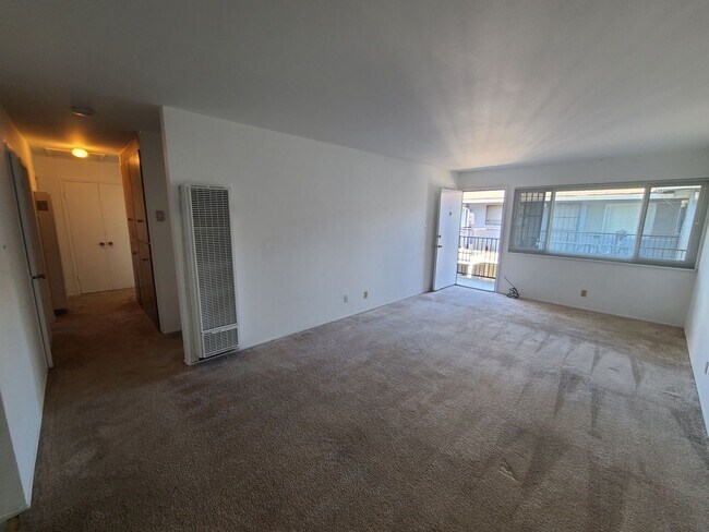 Building Photo - Your New San Leandro Home Awaits: 3-Bed, 1...