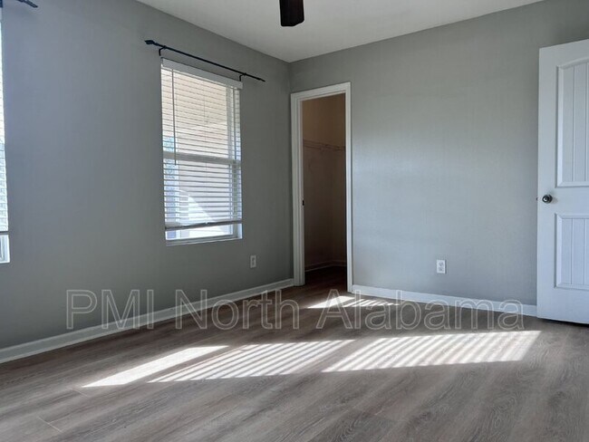 Building Photo - 379 Jasmine Dr