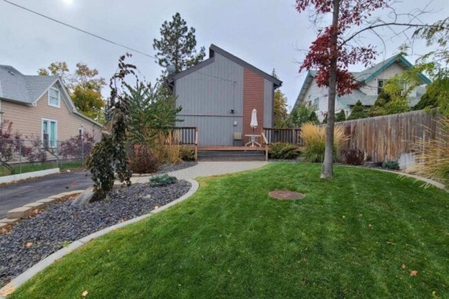 Building Photo - Cozy ONE-bedroom/loft style/Perry District...