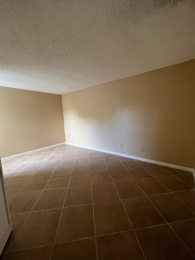 Building Photo - 210 Sparrow Dr