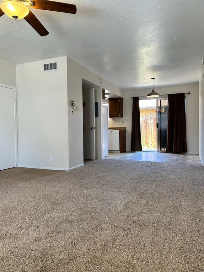 Building Photo - 1017 W Perdew Ave