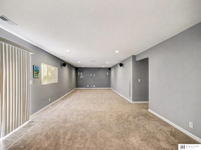 Building Photo - 8417 S 65th St