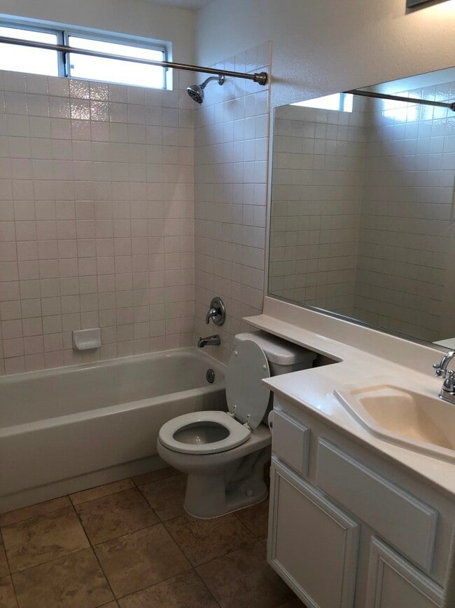 Building Photo - Beautiful Single Story Home