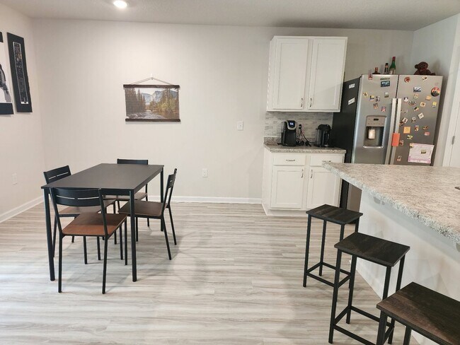 Building Photo - 5379 Peach Dr
