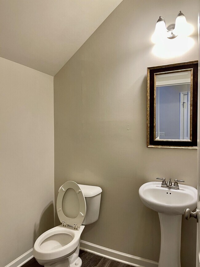 Building Photo - 7260 Silk Tree Pointe