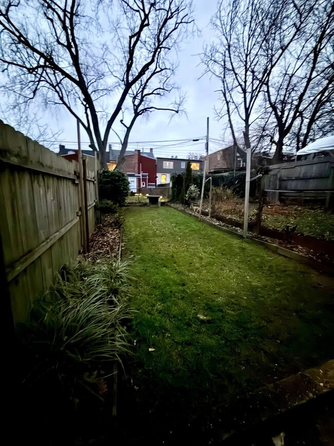 Building Photo - 526 Howard Ave