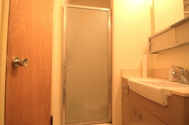 Building Photo - Hidden Gem in Royal Tampa | Prime Victory & Tampa Location | 2BR with Private Condo