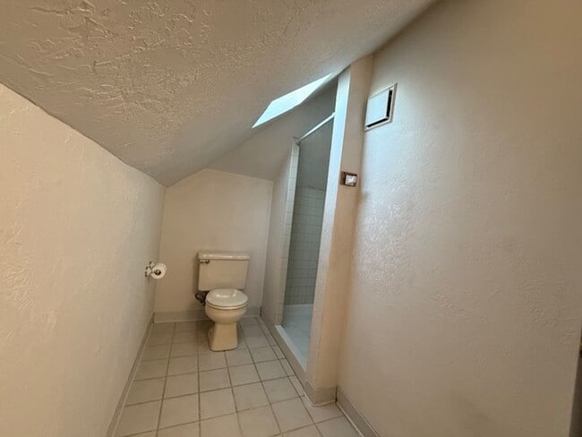 Building Photo - WEST END! 3 bed/ 2 bath