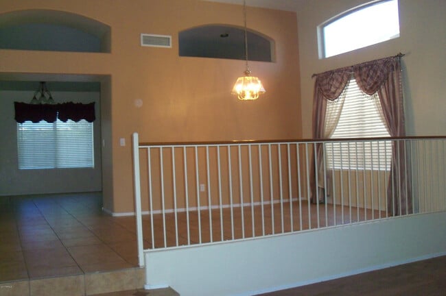 Building Photo - 5456 W Kristal Way