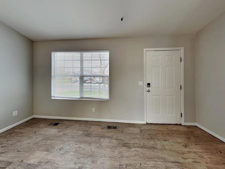 Building Photo - 2232 E 97th Dr