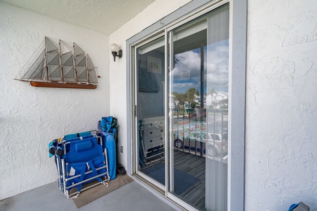 Building Photo - 516 Beach Park Ln