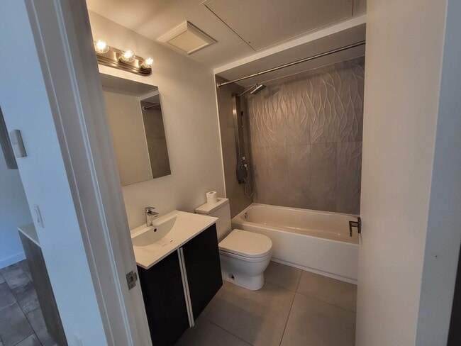 Building Photo - 551 Michigan Ave