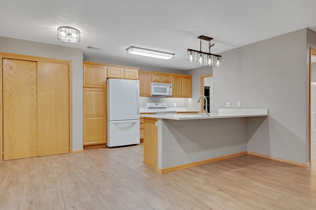 Building Photo - 15631 Linnet St NW