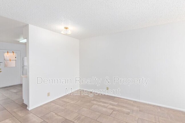 Building Photo - 415 N 64th Pl