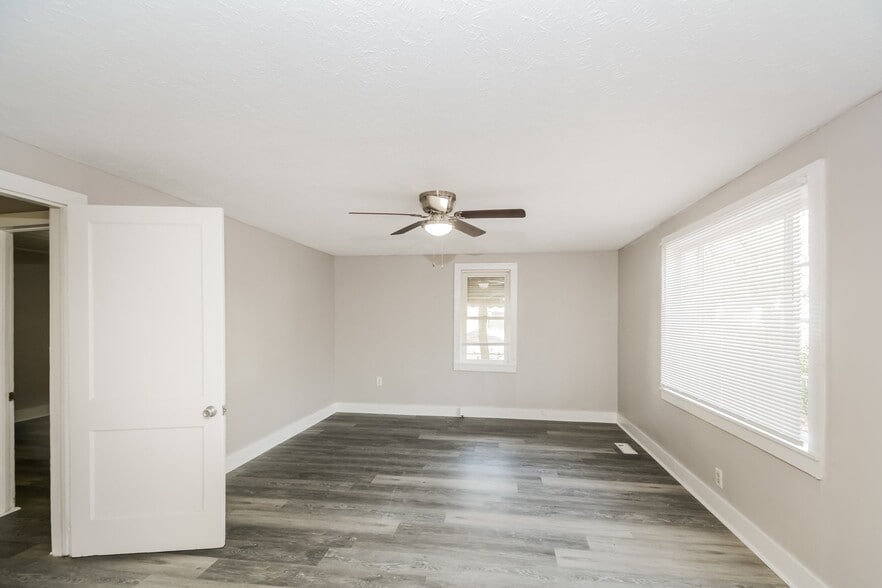 Building Photo - 1915 Armstrong St