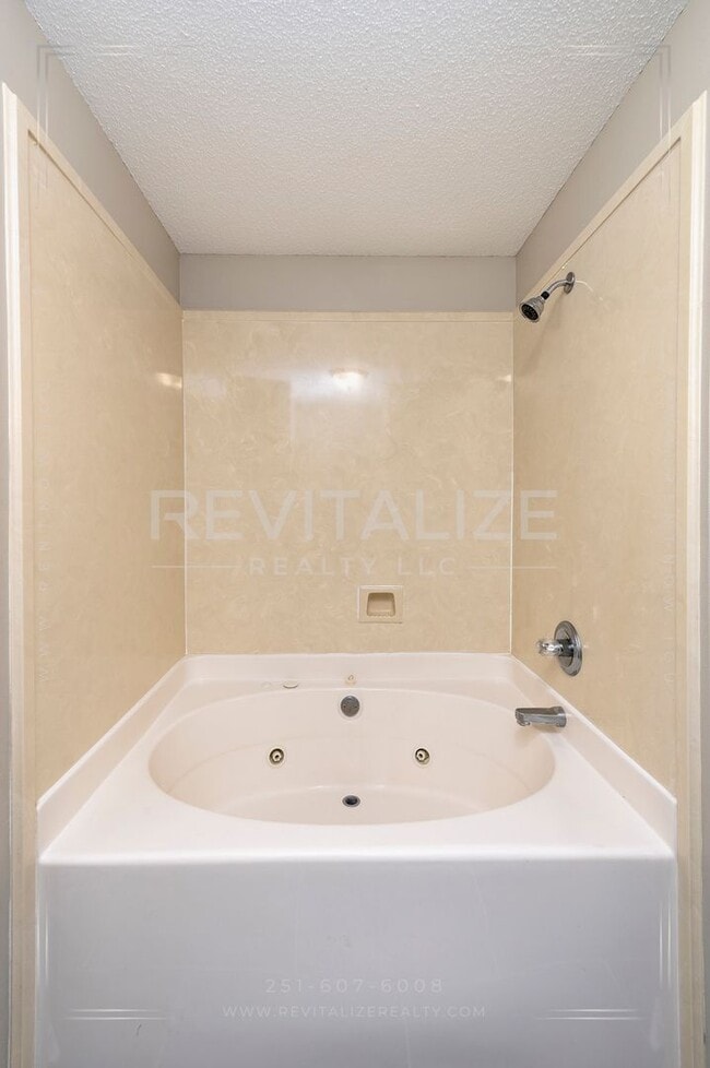 Building Photo - Gorgeous 3 Bed 2 Bath Brick Cottage on Corner Lot