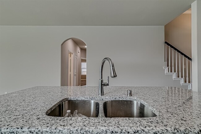 Building Photo - 327 Sweetspire Dr