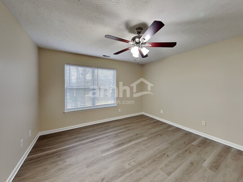 Building Photo - 11 Glenpark Ct