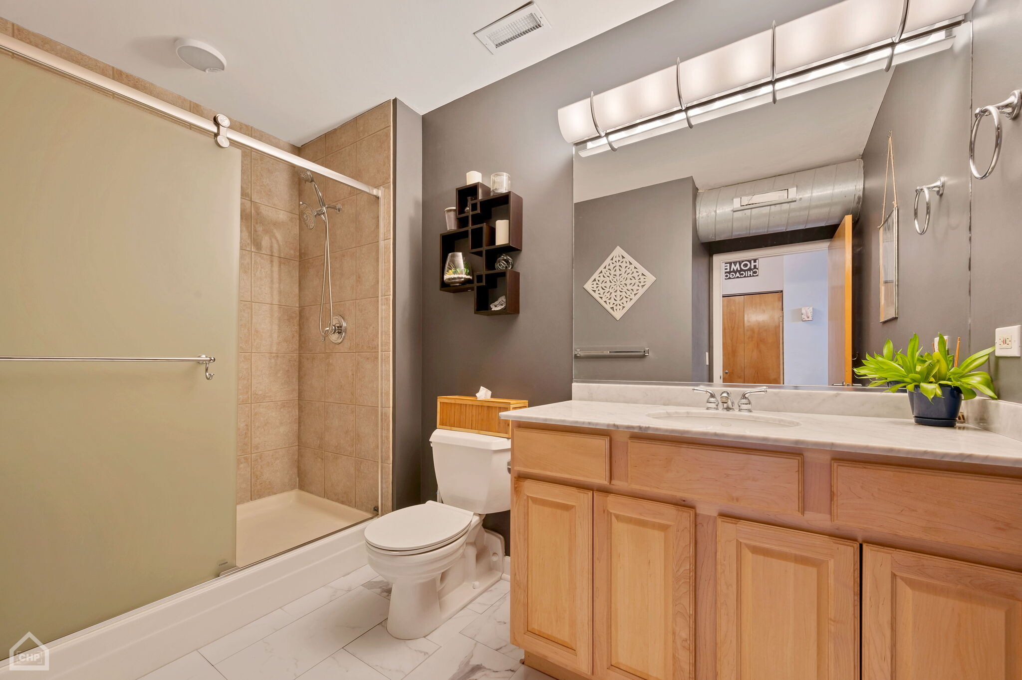 First floor bathroom - 6 S Laflin St