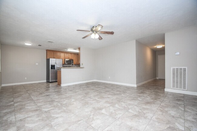 Building Photo - 13607 Elm Ct