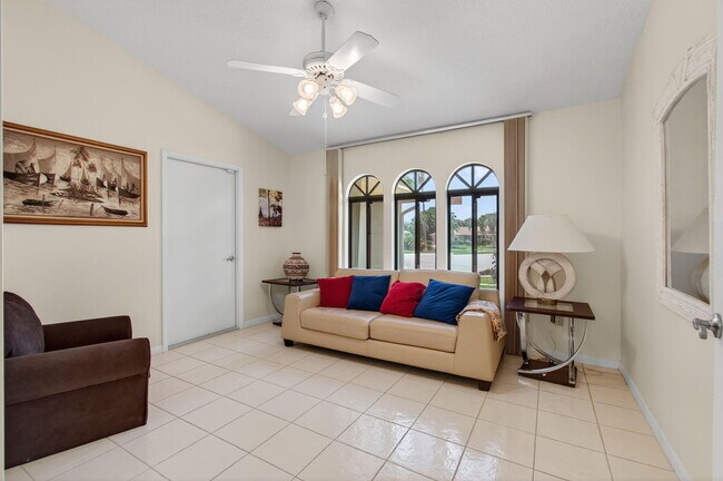 Building Photo - 2925 Riviera Dr