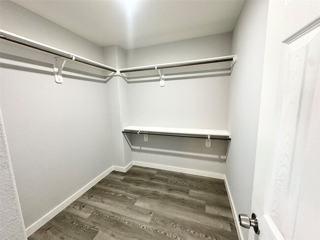 Building Photo - 8215 Crestview Dr