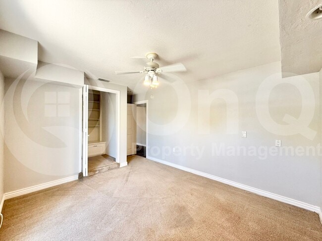 Building Photo - 5539 E Bloomfield Rd