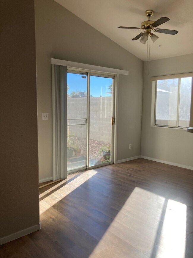 Building Photo - 3 bedroom 2 bath 2 car garage