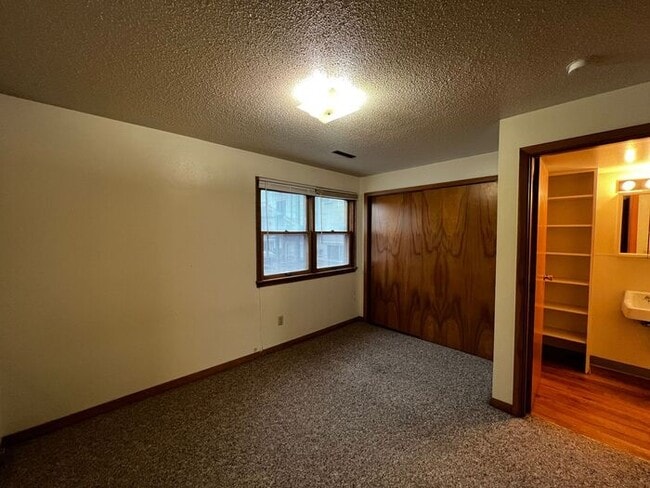 Building Photo - $875 | 1 Bedroom, 1 Bathroom Apartment | N...