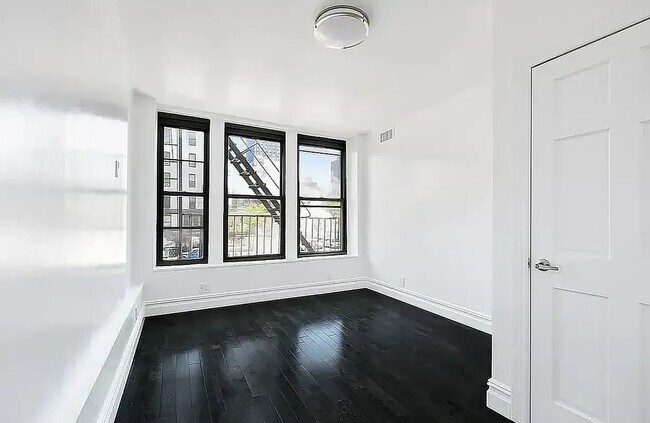 Building Photo - 64 Delancey St