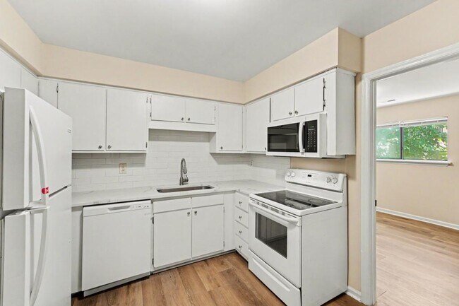 Building Photo - 1309 Hudson Ave
