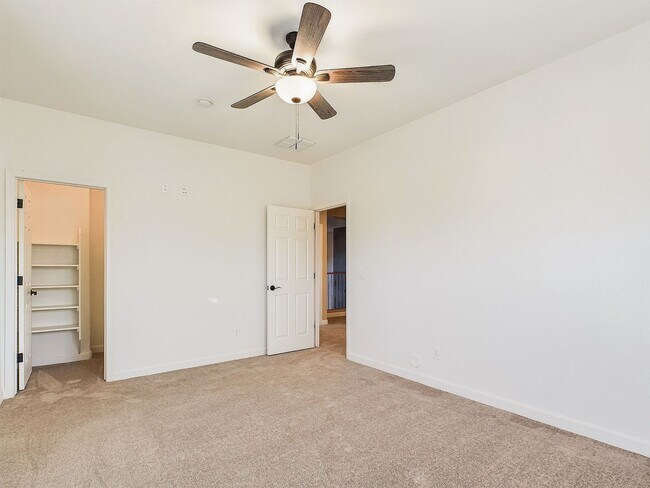 Building Photo - Carefree Hwy/27th Dr Gorgeous 6 Bedrooms/4 Bath 3695 Sq Ft Home