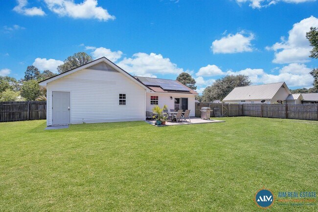 Building Photo - Charming 3-Bed, 2-Bath Home in Historic Beaufort, SC. Call for Details!