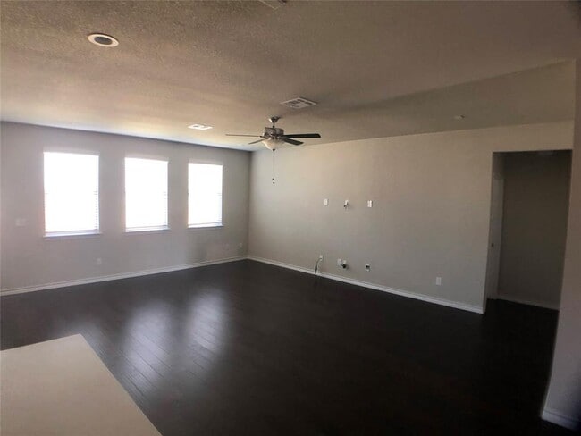 Building Photo - 113 Flexus Ln