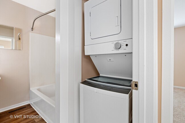 Building Photo - 1527 Westminster Dr