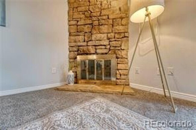 Building Photo - Charming 1BR Condo in Lakewood