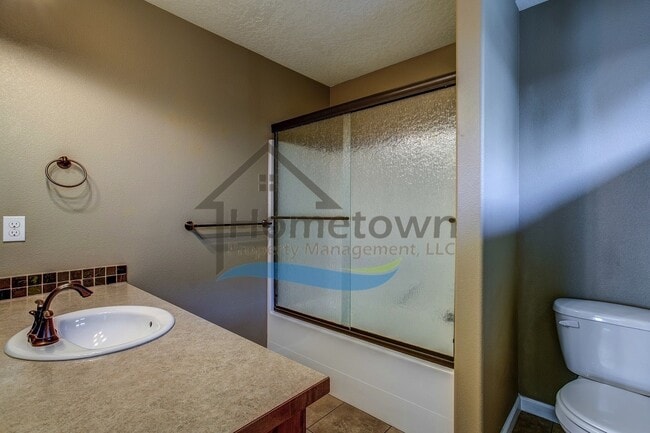 Building Photo - 3 Bedroom 2.5 Bathroom Custom Craftsman w/...