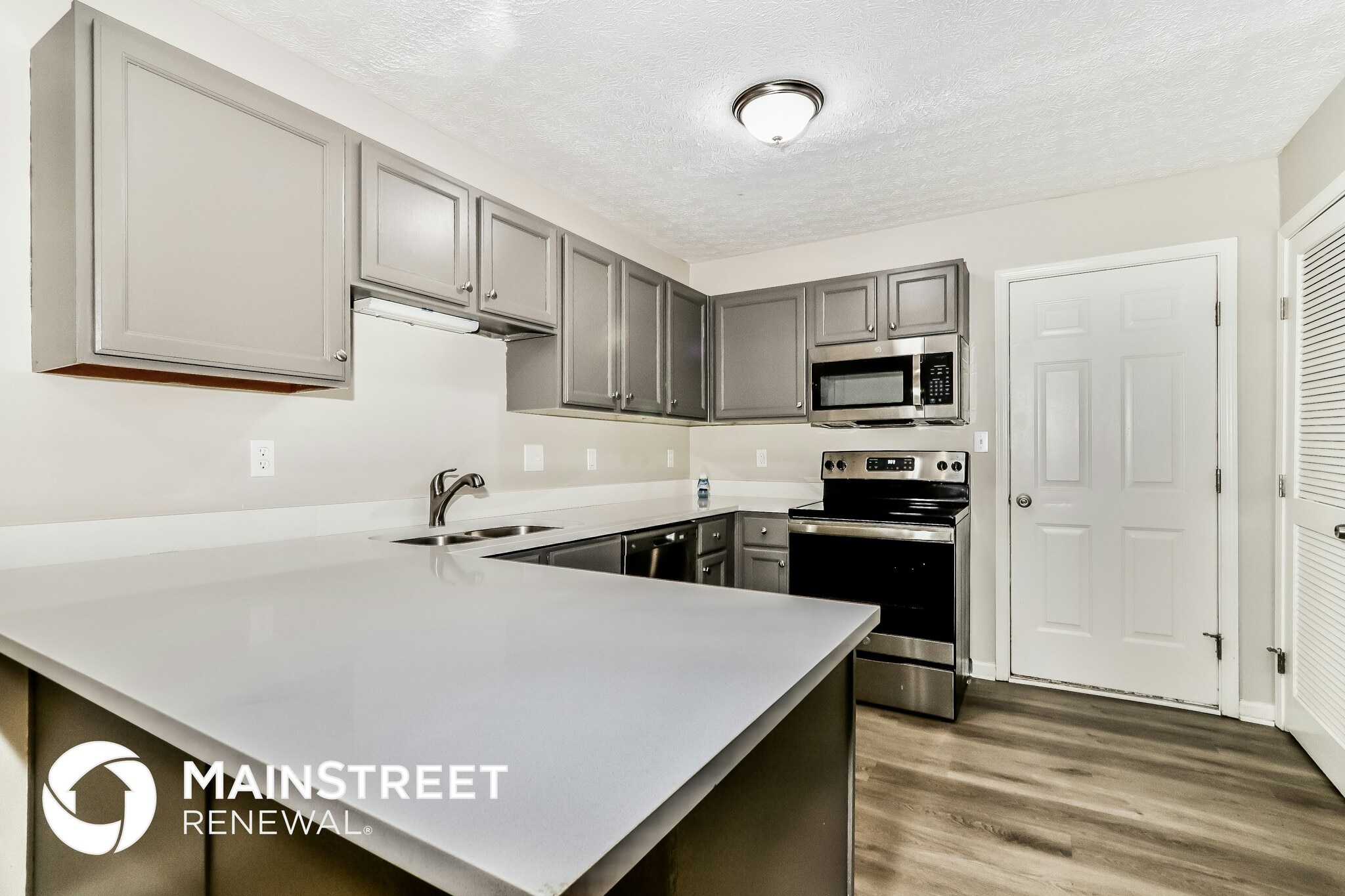 Building Photo - 10418 Pinoak View Dr