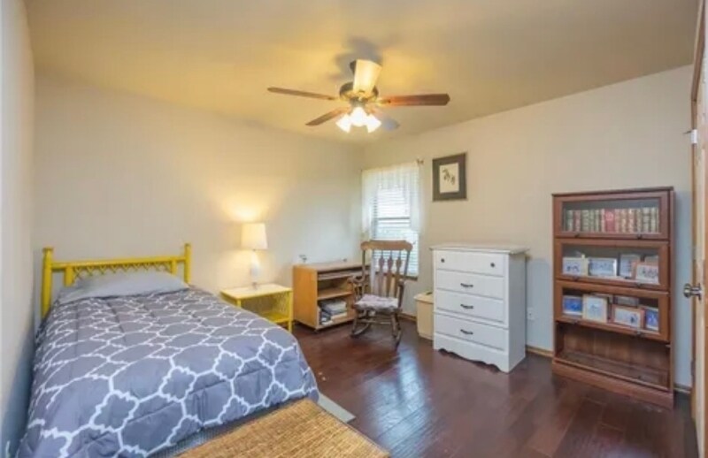 Building Photo - 121 SW 69th Ct