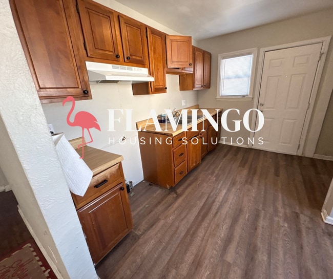 Building Photo - 4637 Sylvan Dr