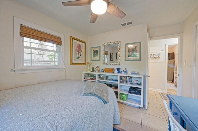 Building Photo - Annual unfurnished 2 bed /1 bath house ava...