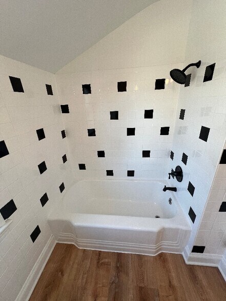 Building Photo - 10035 S Yates Blvd