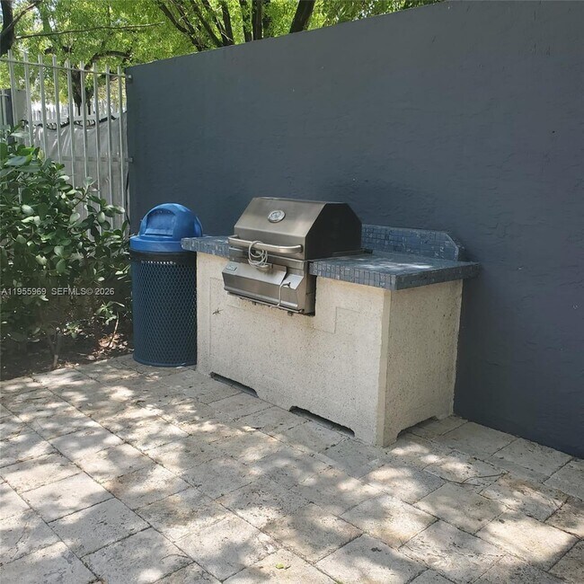 Building Photo - 850 N Miami Ave