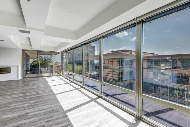 Building Photo - 7137 E Rancho Vista Dr