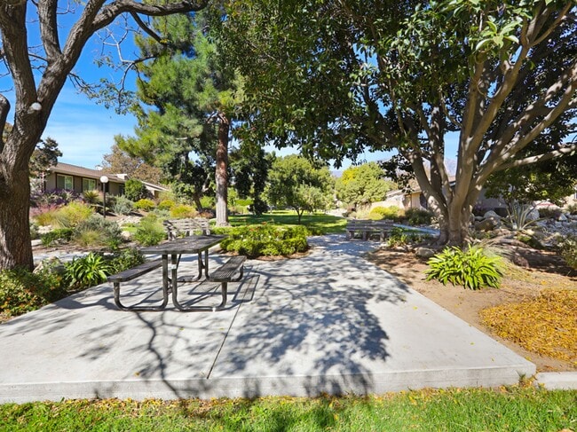 Building Photo - 1619 Carmel Cir W