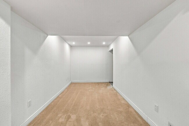 Building Photo - $2,840.95 with $300 Off The First Month's Rent, 3 Beds - 2.5 Bath, Single Family Home in Westmins...