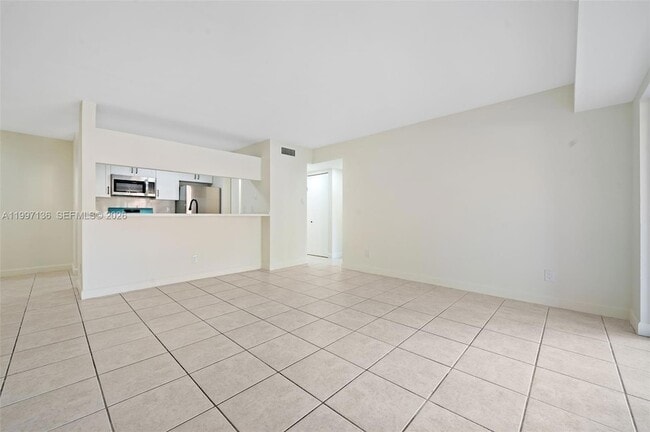 Building Photo - 10610 SW 158th Ct