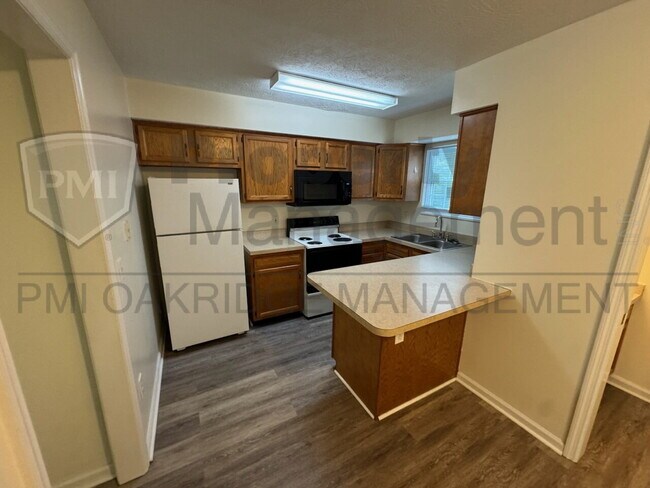 Building Photo - Two Bedroom Townhome with Attached Garage
