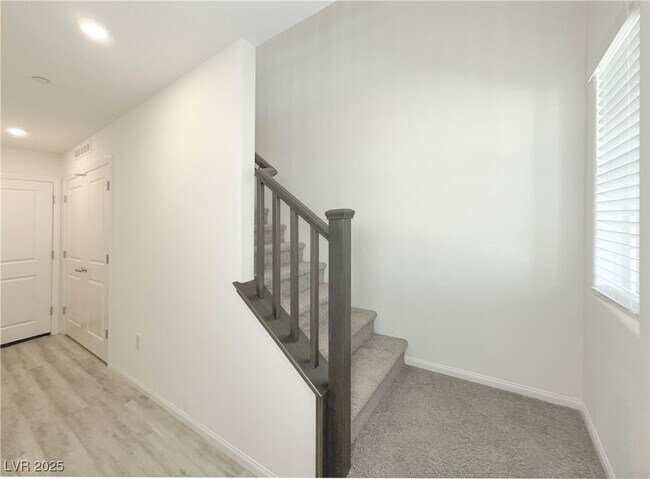 Building Photo - 331 Cymbal Pl