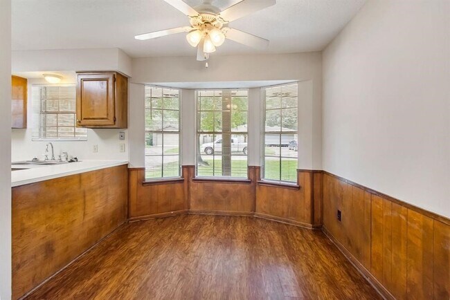 Building Photo - 2106 Rycroft Dr